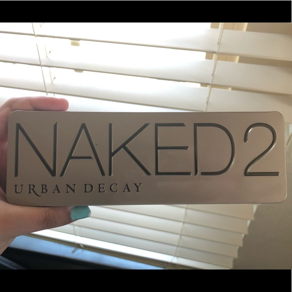 Urban Decay Naked 2 eyeshadow palette
